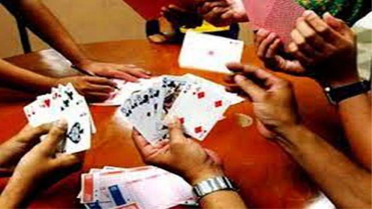 बावन परियों के साथ चल रहा था खेल, पुलिस ने छापा मार 11 जुआरियों को किया गिरफ्तार…