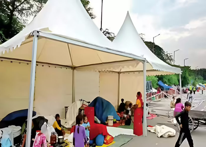 दिल्ली के यमुना बाजार में बाढ़ का कहर; आशियाना छोड़ लोग टेंट और तिरपालों में रहने को मजबूर