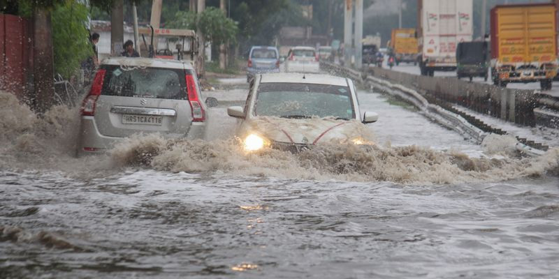 दिल्ली-नोएडा में झमाझम बारिश से सुहावना हुआ मौसम, कई इलाकों में जलभराव और ट्रैफिक जाम, IMD ने जारी किया अलर्ट