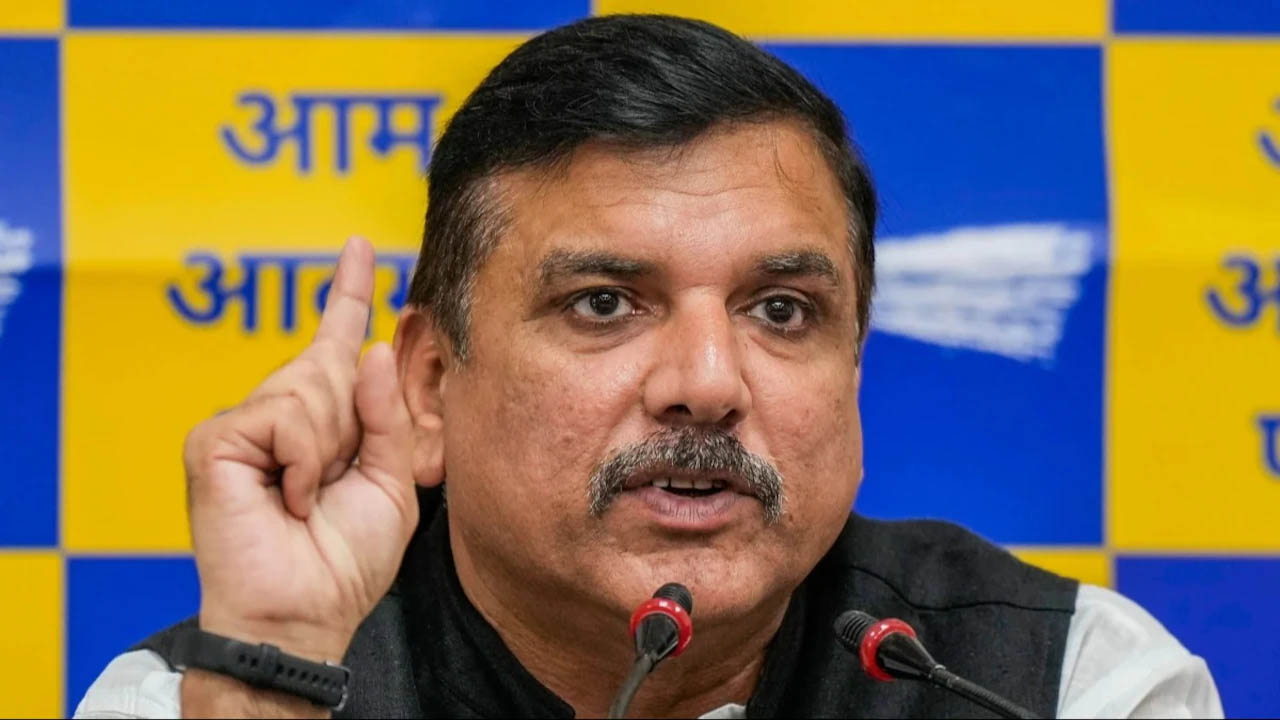 AAP सांसद संजय सिंह ने सरकार पर साधा निशाना, कहा- रूस से भारत को कच्चा तेल सस्ता मिल रहा तो देश में क्यों महंगा बिक रहा डीजल-पेट्रोल
