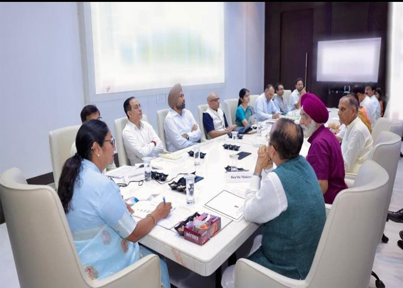 मुख्यमंत्री रेखा गुप्ता का ऐलान, साल 2026 तक खत्म होंगे दिल्ली के तीनों कूड़े के पहाड़