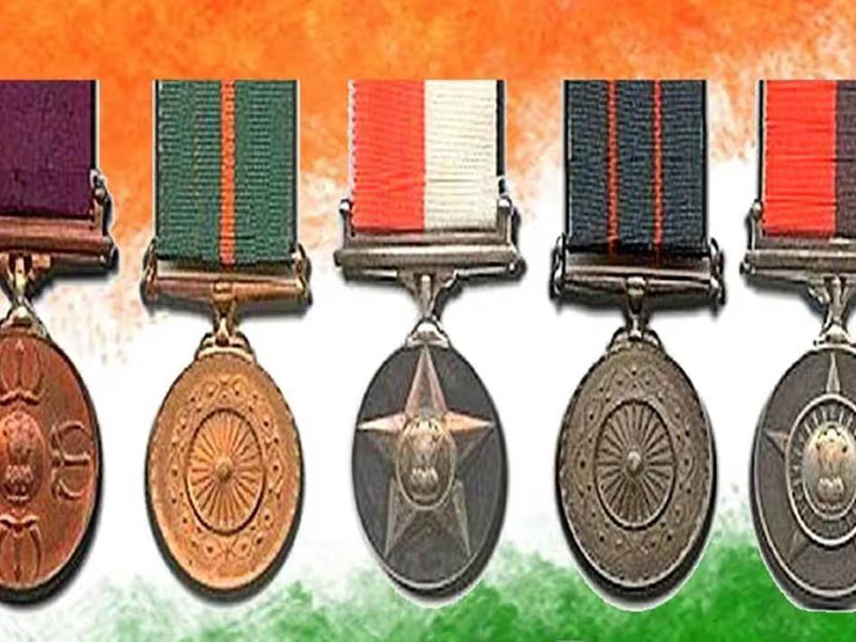 स्वतंत्रता दिवस पर दिल्ली पुलिस के 18 अफसर और जवानों को बेहतरीन सेवाओं और खास योगदान के लिए मिला पुलिस पदक, देखें लिस्ट