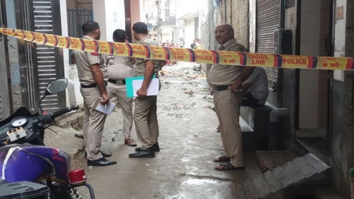ट्रिपल मर्डर से दहली दिल्ली: करावल नगर में पति ने किया पत्नी और दो बेटियों का मर्डर