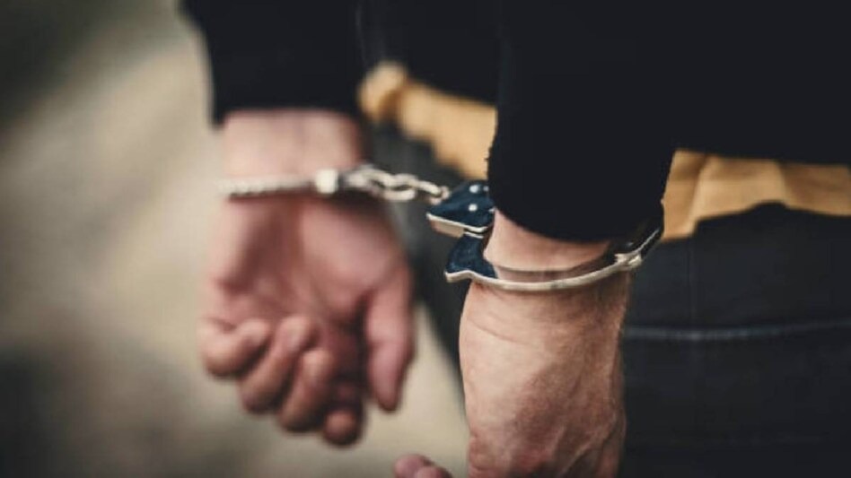 दिल्ली से लुटेरा गैंग गिरफ्तार : लड़की पहले सड़क पर लिफ्ट मांगकर खुद से करवाती थी छेड़छाड़, फिर गिरोह के अन्य सदस्य राहगीरों से करते थे लूटपाट