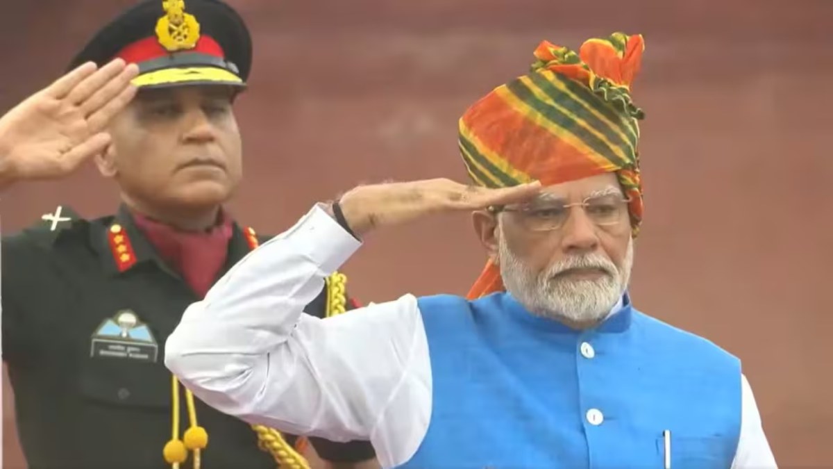 79वां स्वतंत्रता दिवस: पीएम मोदी कल लगातार 12वीं बार लाल किले पर फहराएंगे तिरंगा, राष्ट्रगान बजाने वाले बैंड में पहली बार अग्निवीर; इन्विटेशन कार्ड पर ऑपरेशन सिंदूर का लोगो