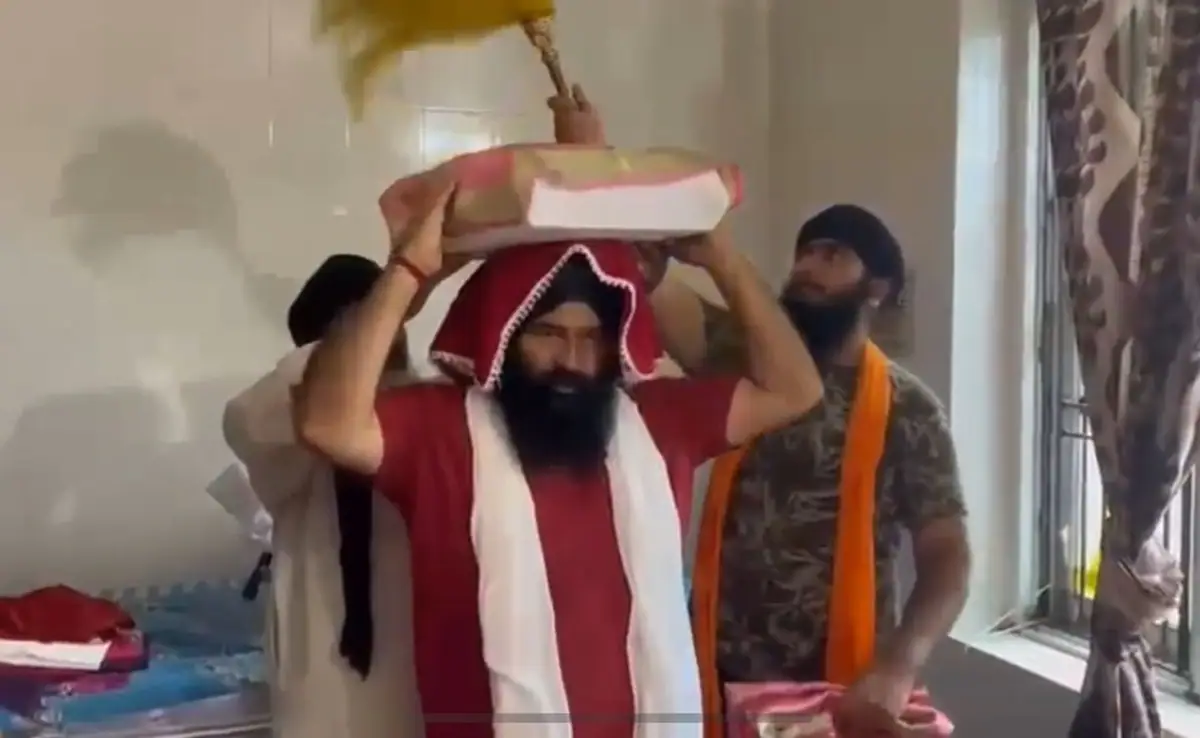 Punjab flood : AAP विधायक ने श्री गुरु ग्रंथ साहिब को पहुंचाया सुरक्षित स्थान पर