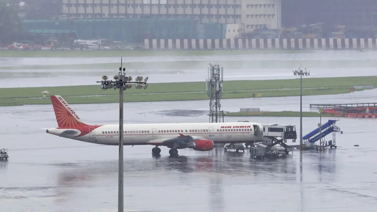 एअर इंडिया को आखिर हो क्या गया है? अब कोच्चि में टेकऑफ से पहले Air India Flight में आई खराबी, दिल्ली जाने वाली फ्लाइट रद्द;  प्लेन में मौजूद थे 2 सांसद
