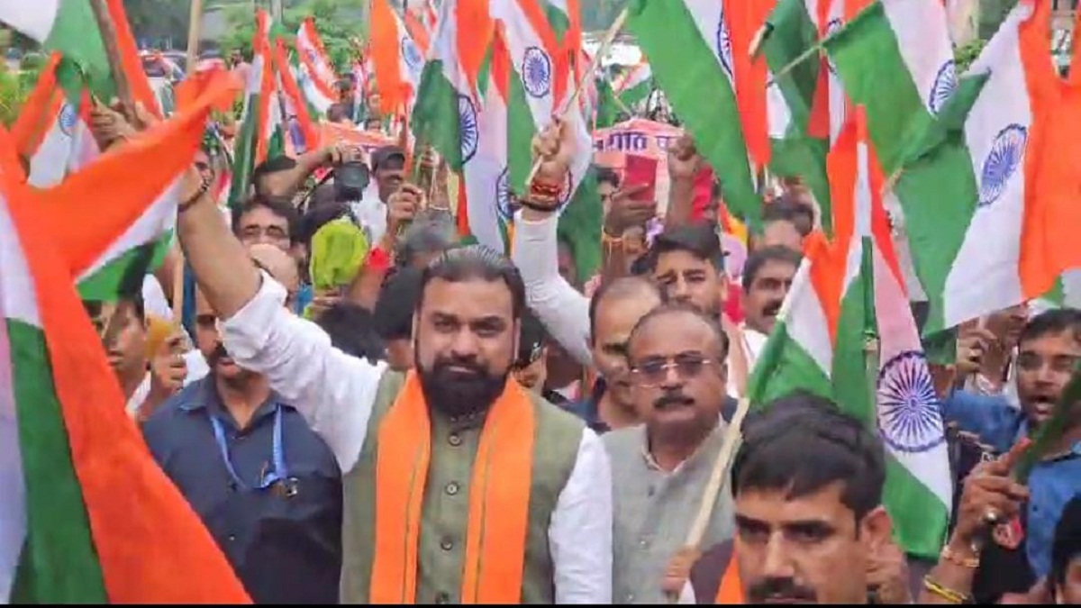 BJP कार्यकर्ताओं ने निकाली तिरंगा यात्रा, उपमुख्यमंत्री ने शहीदों को श्रद्धांजलि की अर्पित