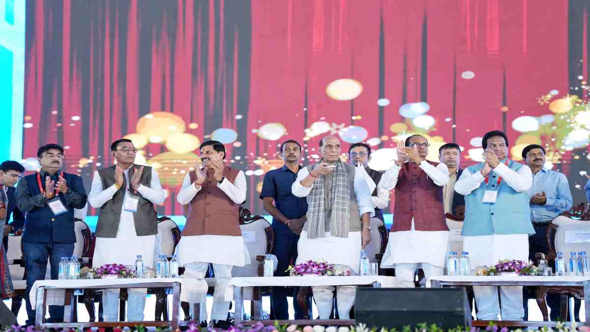 अब एमपी में बनेंगे ट्रेन के डिब्बे: 1800 करोड़ की मिली सौगात, रक्षा मंत्री राजनाथ सिंह ने BRAHMA–BEML रेल मैन्युफैक्चरिंग हब का किया भूमिपूजन, CM डॉ. मोहन बोले- वर्षा ऋतु में हो रही रोजगार की बारिश