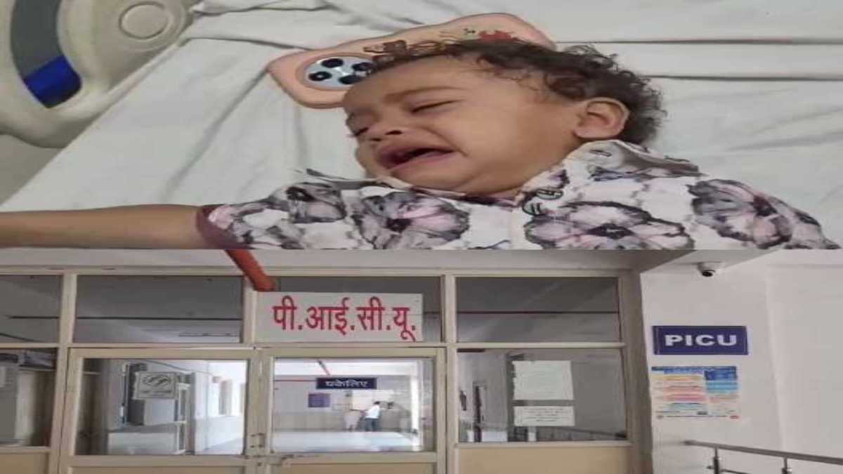 1 साल के मासूम के गले में फंसा LED बल्बः फैंसी राखी में लगा था बल्ब, डॉक्टरों की टीम ने बच्चे के गले से निकाला बाहर