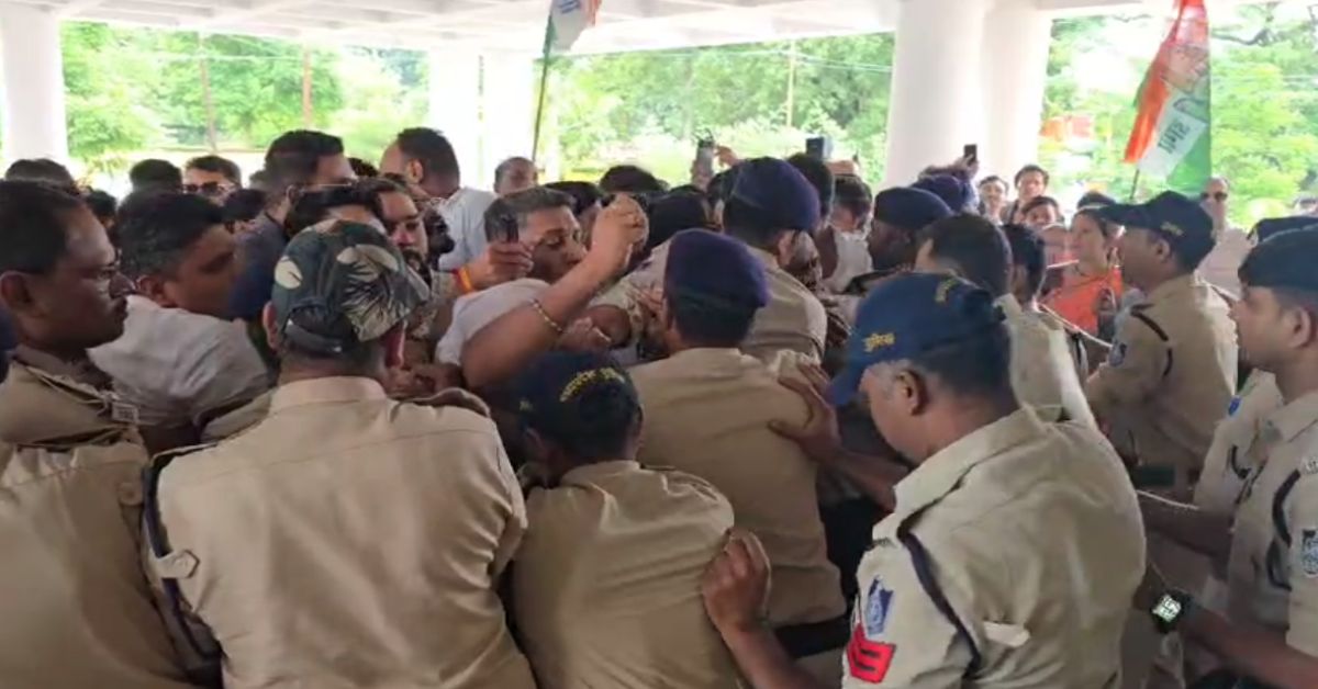बैतूल में कांग्रेस कार्यकर्ताओं और पुलिस में झड़प: कलेक्ट्रेट में जमकर हुआ हंगामा, ये है पूरा मामला