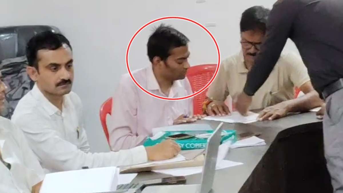 10 हजार की रिश्वत लेते जनपद लिपिक गिरफ्तार: इस काम के एवज में मांगी थी घूस, लोकायुक्त ने की कार्रवाई