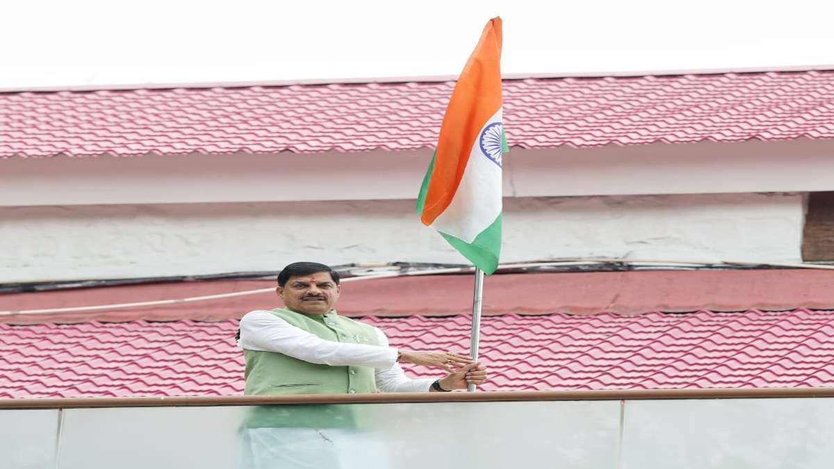हर घर तिरंगा अभियान: मुख्यमंत्री डॉ मोहन यादव ने अपने निवास पर फहराया तिरंगा, आमजन से भी की ये अपील 