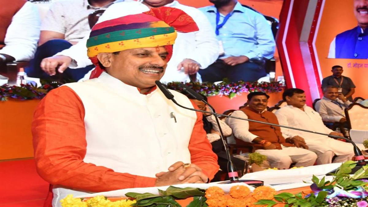 CM डॉ. मोहन यादव ने विद्युत कंपनियों के 1060 नवचयनित कर्मचारियों को बांटे नियुक्ति पत्र, कहा- आगे 51 हजार पदों पर होगी भर्ती, कांग्रेस पर साधा निशाना 