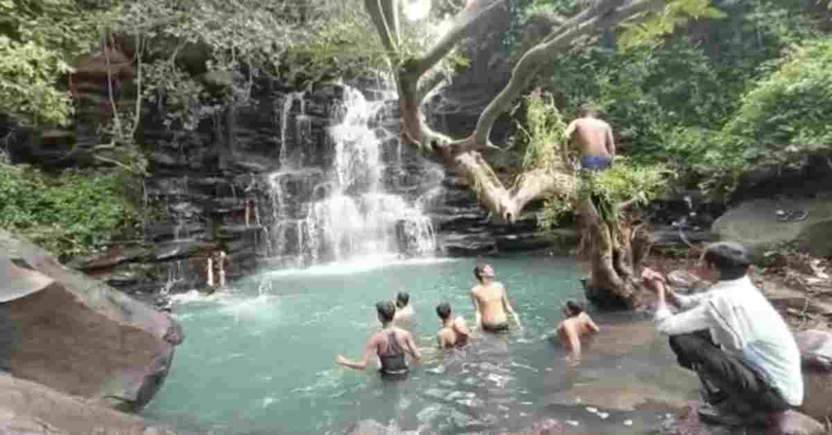 छोटी पचमढ़ी ब्लू वाटरफॉल जाने पर रोक: कई पर्यटकों की हो चुकी हैं मौत, खूबसूरती के बीच खतरे को देखते हुए लिया फैसला