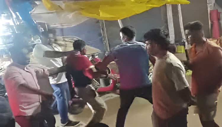 कोरापुट : रैली के दौरान कांग्रेस विधायक ताराप्रसाद बाहिनीपति पर हमला