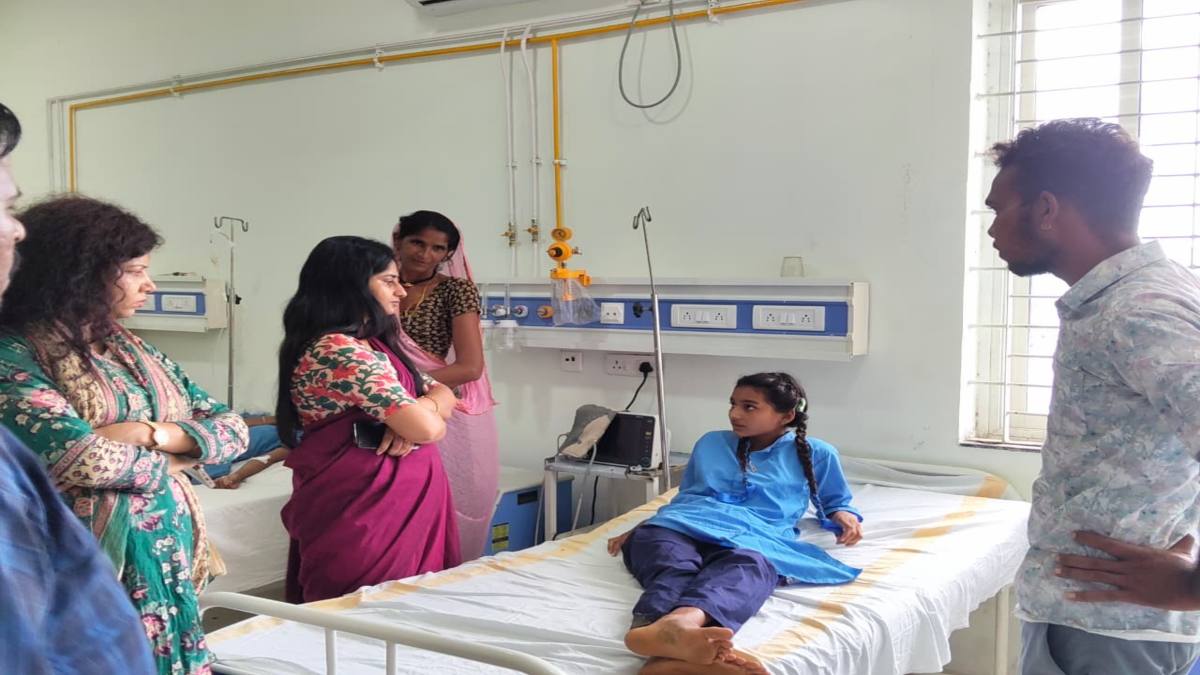 स्वतंत्रता दिवस पर स्कूली बच्चों की मिठाई खाने से बिगड़ी तबीयत, 9 अस्पताल में भर्ती