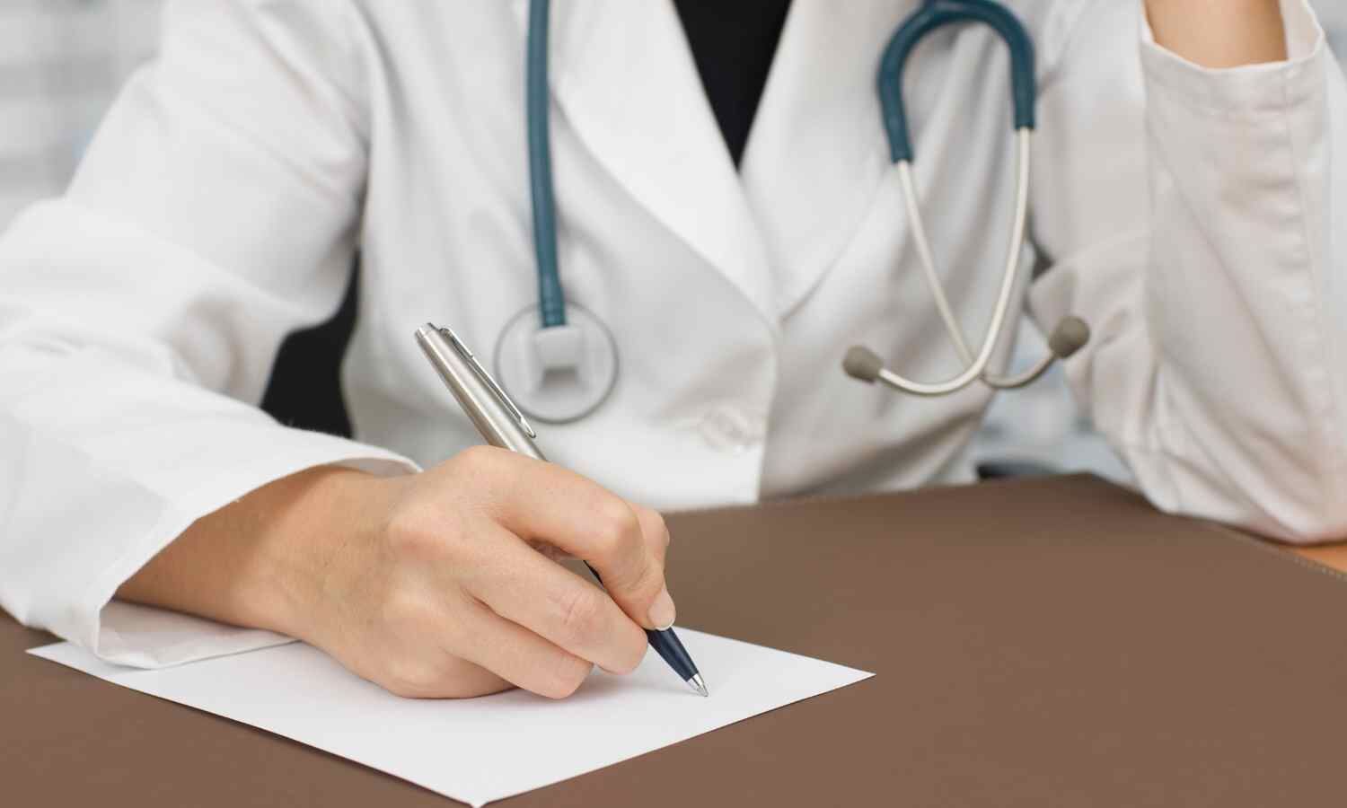डाक्टरों को अब साफ अक्षरों में लिखनी होगी पर्ची, कोर्ट ने दिए आदेश