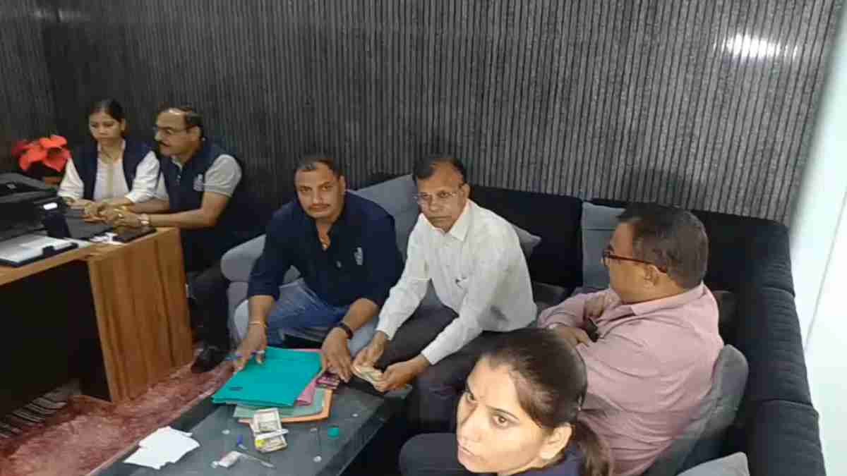 रिश्वतखोरी पर EOW की बड़ी कार्रवाई, पंचायत सचिव को 10 हजार रुपए की घूस लेते रंगे हाथों पकड़ा 