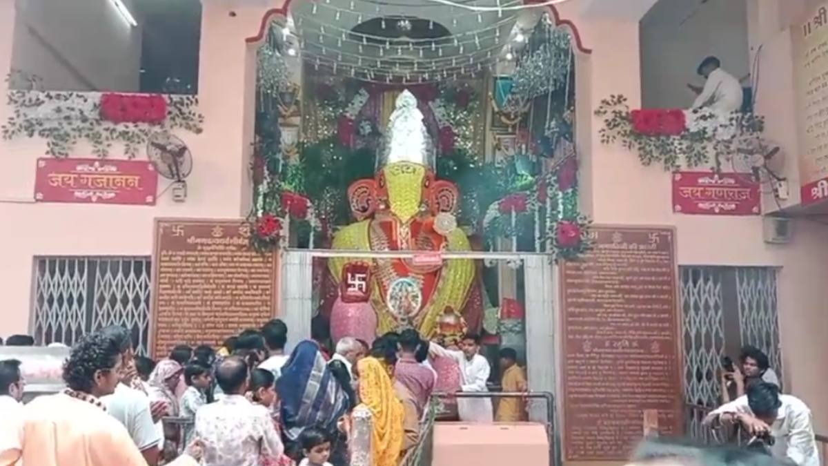 इंदौर में गणेश चतुर्थी की धूम: एशिया के सबसे ऊंची गणेश मूर्ति के दर्शन के लिए भक्तों का लगा तांता, रोचक है प्रतिमा से जुड़ी कहानी 