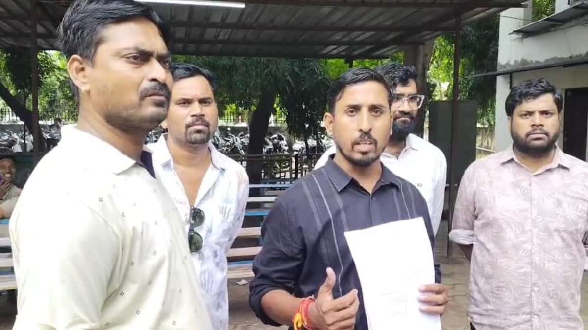 ट्रेन से मोबाइल किया चोरी, फिर बैंक अकाउंट से उड़ाए 4.50 लाख, वैष्णो देवी से लौटते वक्त युवक के साथ हो गया खेला  