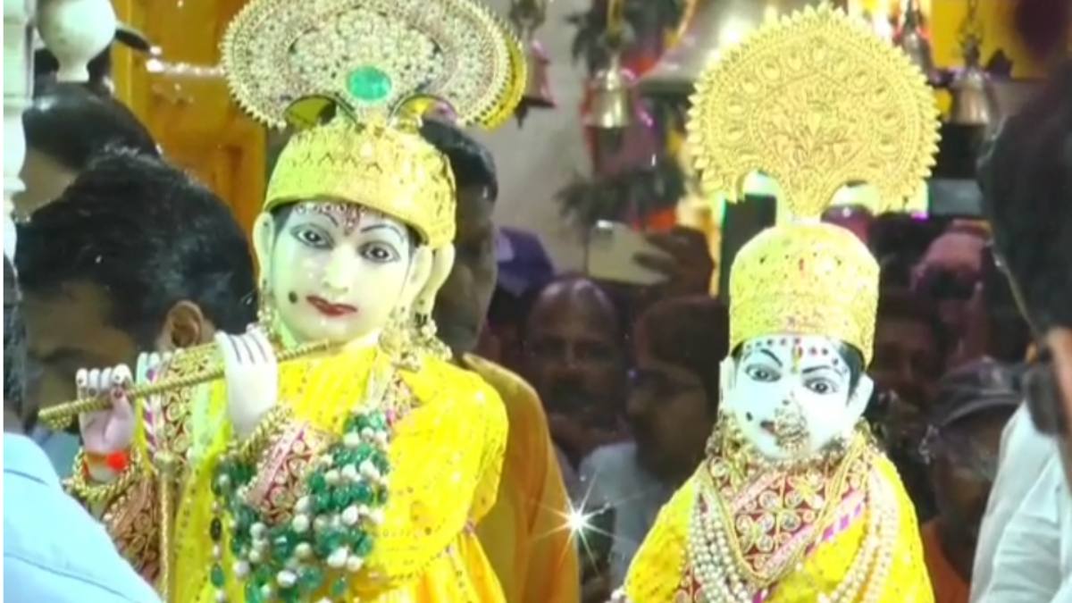 जन्माष्टमी पर 100 करोड़ के आभूषण से सजते है राधा-कृष्ण! भक्तों को रहता है इंतजार, जानिए ग्वालियर के गोपाल मंदिर की कहानी