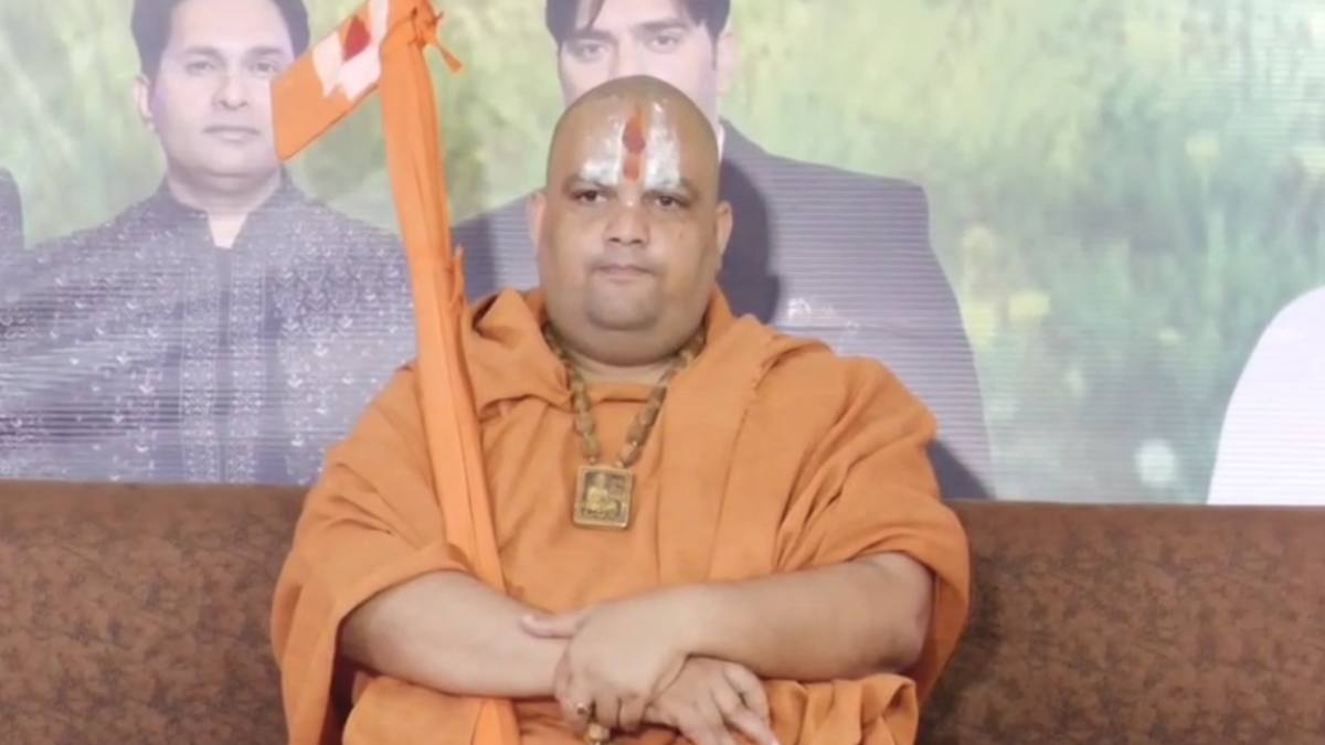 ‘जब बिना पढ़ा लिखा व्यक्ति व्यास पीठ पर…’, कथावाचक अनिरुद्धाचार्य के वेश्या वाले बयान पर भड़के जगद्गुरु रामानंदाचार्य, लिव-इन रिलेशनशिप पर कही ये बड़ी बात  
