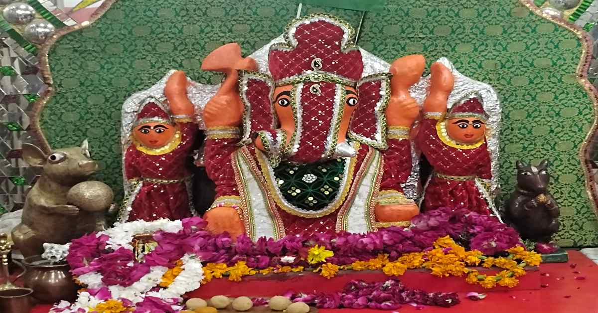 Ganesh Chaturthi: 300 साल प्राचीन गणेश मंदिर आस्था का केंद्र, कुंवारे लड़का-लड़कियों की पूरी होती है मनोकामना, अर्जी वाले भगवान को सिर्फ राजस्थानी लड्डू का लगता हैं भोग