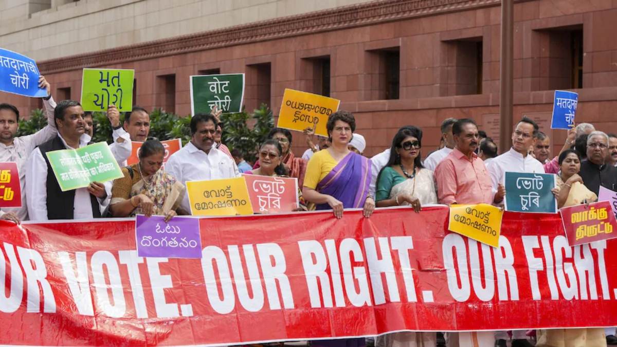 ‘वोट चोरी’ पर इंडिया ब्लॉक का संसद से लेकर इलेक्शन कमीशन मुख्यालय तक हल्ला बोल आज, इधर दिल्ली पुलिस बोली- मार्च की नहीं मांगी परमिशन