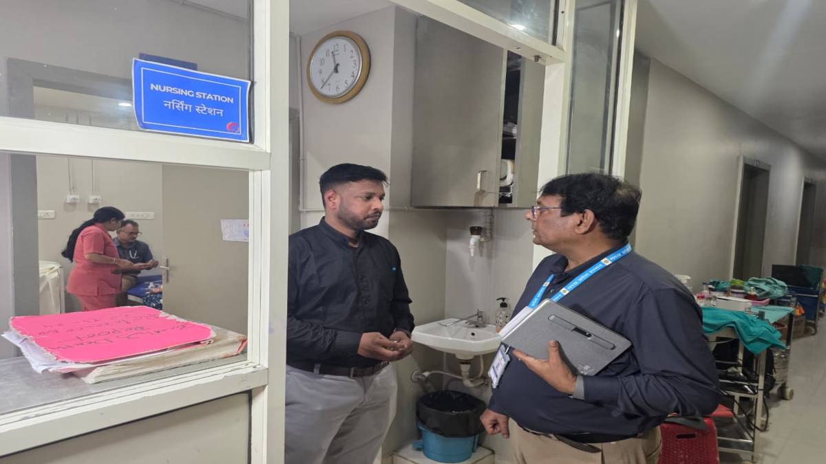 Lalluram impact: इंदौर के फीनिक्स हॉस्पिटल में आयुष्मान कार्ड धारकों से वसूली खेल, CMHO ने अस्पताल संचालक को लगाई फटकार, अवैध निर्माण और डॉक्टरों की अनुपस्थिति पर कार्रवाई तय