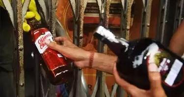 बड़े स्तर में होती थी जहरीली शराब की अवैध बिक्री, जहरीली शराब से साथ लोग गिरफ्तार