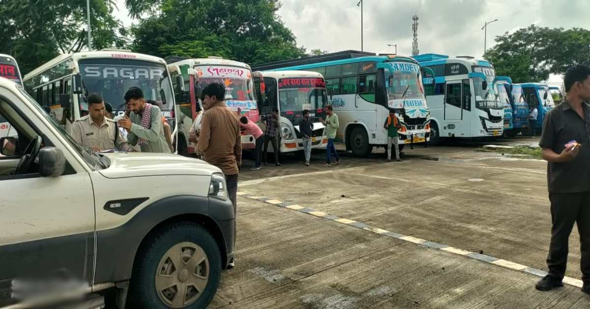 इंदौर में RTO की बड़ी कार्रवाई: बेतरतीब खड़ी और नियम तोड़ने वाली बसों पर एक्शन, 28 गाड़ियां जब्त