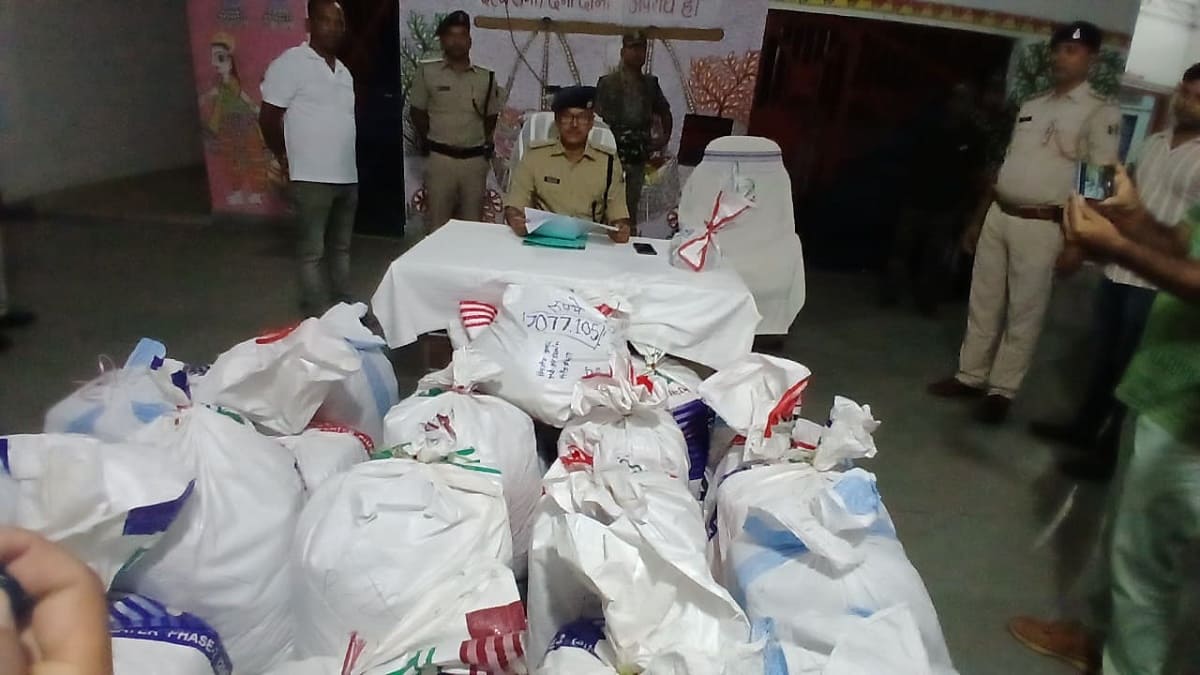 जमुई पुलिस की बड़ी सफलता, नशे के कारोबार और हथियार तस्करी का भंडाफोड़, 70 लाख नगद और वाहन भी बरामद