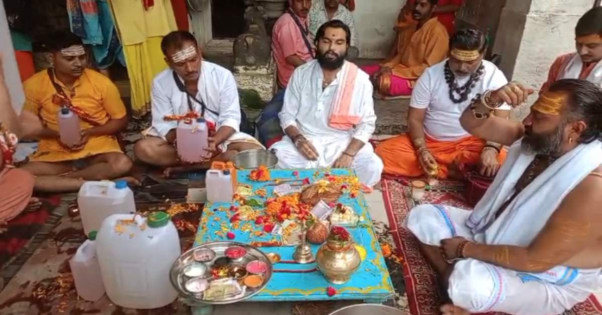 तीर्थ नगरी में आध्यात्मिक परंपरा का शुभारंभ: 12 ज्योतिर्लिंगों पर चढ़ाया जाएगा मां नर्मदा का पवित्र जल, कलश यात्रा में शामिल हुए कई श्रद्धालु