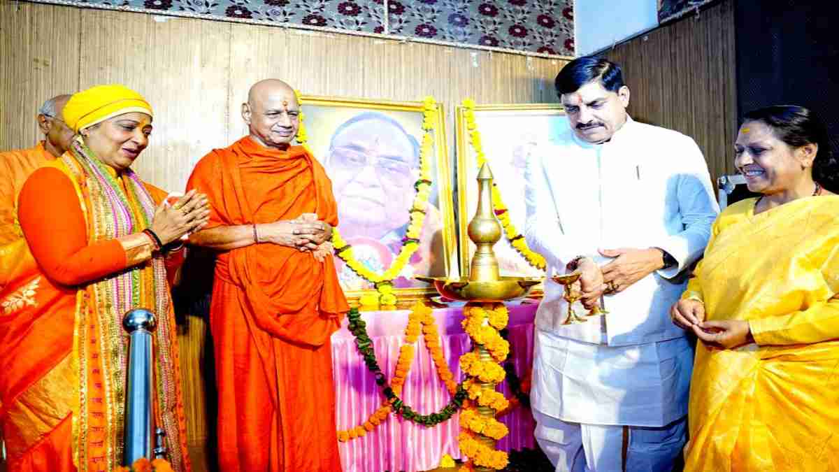 भोपाल में युगतुलसी पं. रामकिंकर उपाध्याय राष्ट्रीय पुरस्कार समारोह: स्वामी गोविंददेव गिरी जी महाराज सम्मानित, CM डॉ मोहन ने की श्रीराम संग्रहालय के लिए 5 करोड़ की घोषणा