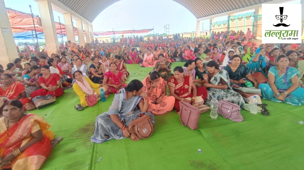 CG News : रक्षाबंधन के दिन भी हड़ताल पर डटी स्वास्थ्य मितानिन, इन मागों को लेकर कर रहे प्रदर्शन