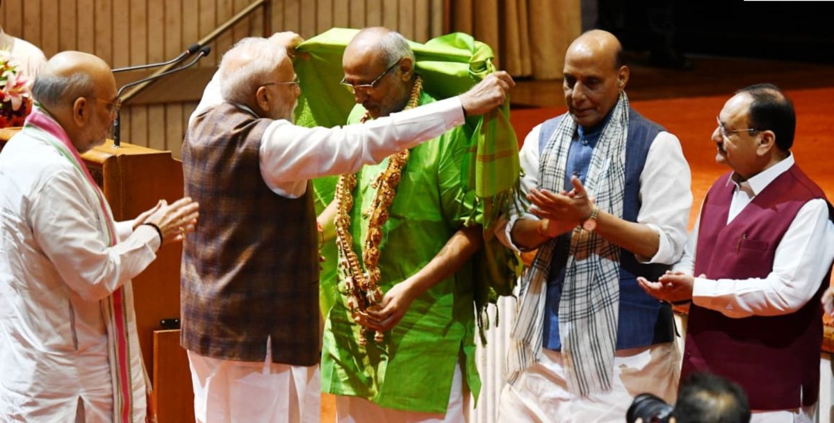 NDA संसदीय दल की बैठक में सीपी राधाकृष्णन को पीएम मोदी ने सम्मानित किया; कल नामांकन भरेंगे, PM Modi बोले- नेहरू ने पहले देश और फिर पानी का बंटवारा किया