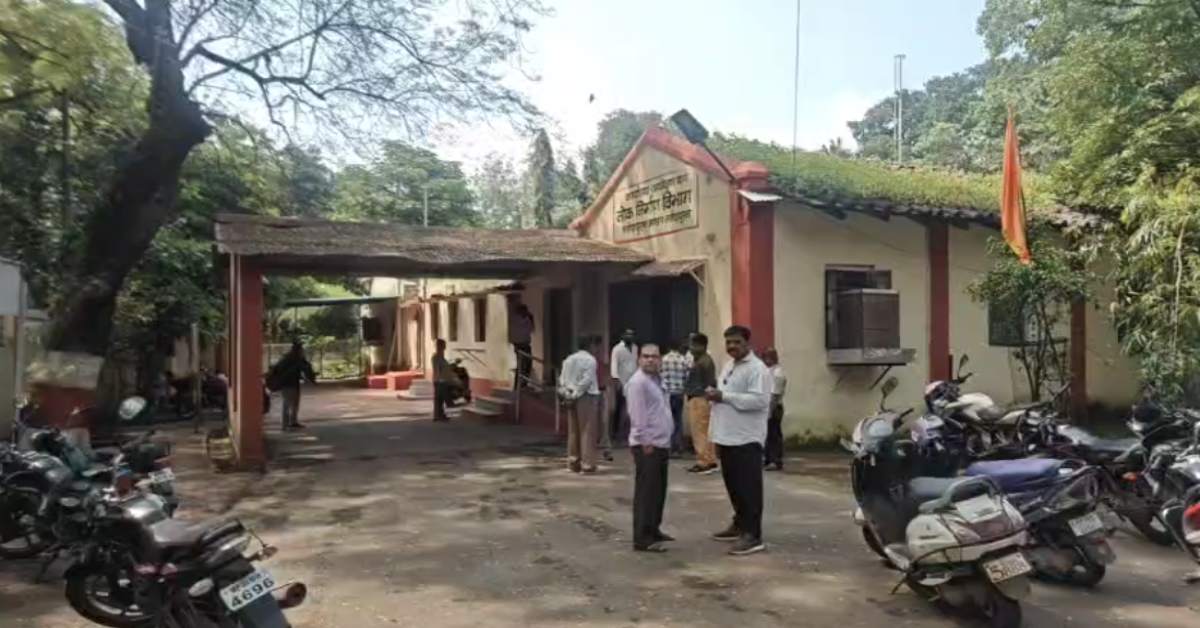 PWD विभाग में लोकायुक्त का छापा: क्लर्क को घूस लेते रंगे हाथों दबोचा, ठेकेदार से इस काम के बदले मांगी थी 12 हजार की रिश्वत