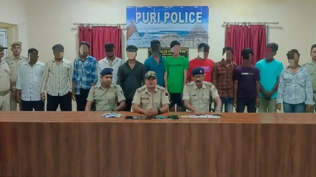 पुरी में 12 नकली गाइड गिरफ्तार, तीर्थयात्रियों के साथ ठगी का आरोप