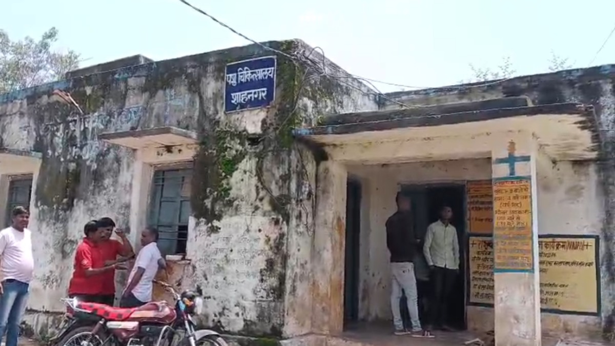 पशु चिकित्सा अधिकारी की संदिग्ध मौत: सरकारी आवास में बेड पर मिला शव, जांच में जुटी पुलिस 