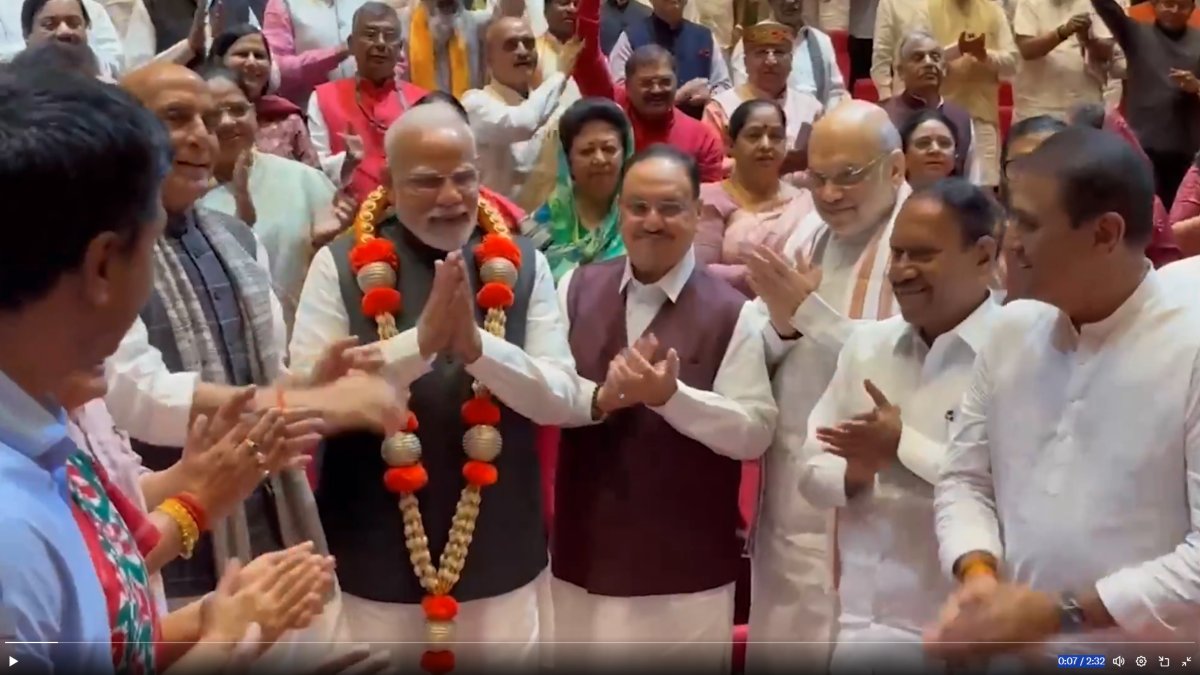 ‘विपक्ष अपने पैर पर कुल्हाड़ी मारने में माहिर…,’ एनडीए संसदीय दल की बैठक में पीएम मोदी का विपक्ष पर प्रहार, बोले- ऑपरेशन सिंदूर पर बहस की मांग करके आज पछता रहा