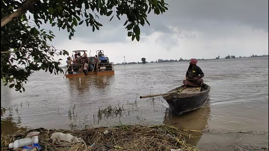 दो घंटे की बारिश से जालंधर जलमग्न, पौंग डैम के कारण पंजाब में बाढ़ जैसे हालात