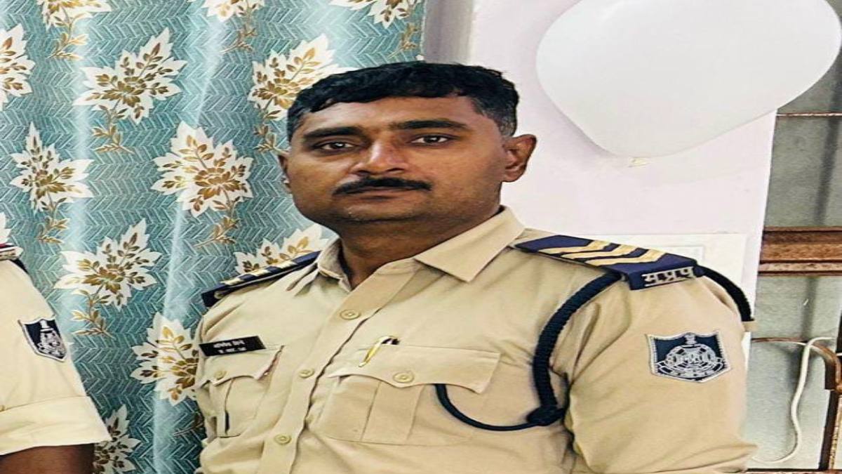 दर्दनाक हादसे में प्रधान आरक्षक की मौत: अपहरण के आरोपी को पकड़ने गई पुलिस टीम को तेज रफ्तार बोलेरो ने मारी टक्कर, एएसआई और कांस्टेबल गंभीर घायल 