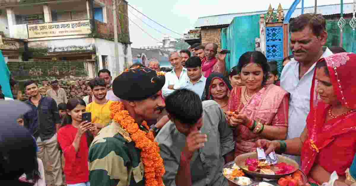 गरीब किसान का बेटा बना देश का जवान: BSF में शामिल होकर बढ़ाया मान, ग्रामीणों ने ढोल नगाड़ों से किया स्वागत