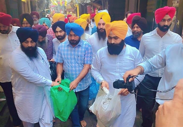 पंजाब के मंत्री हरजोत बैंस ने पूरी की धार्मिक सजा, श्री हरिमंदिर साहिब में हुए नतमस्तक