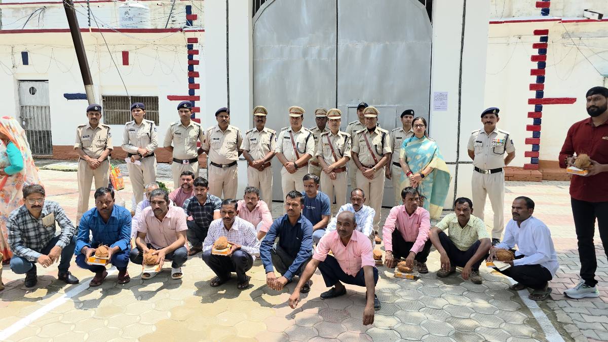 स्वतंत्रता दिवस पर मिली असली आज़ादी: रीवा केंद्रीय जेल से 18 बंदी रिहा,अपनों से मिलकर छलक पड़े आंसू