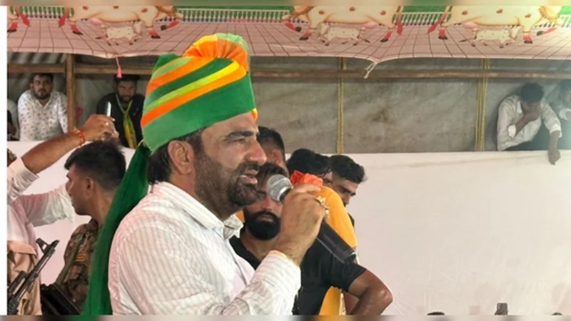Rajasthan News: खींवसर उपचुनाव में धांधली का आरोप, बोले सांसद हनुमान बेनीवाल- चुनाव आयोग दबाव में काम कर रहा है