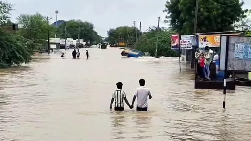 Rajasthan News: राजस्थान में बारिश से हाहाकार, इन 20 जिलों में स्कूल-कॉलेज बंद