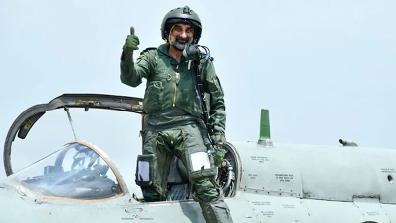 Rajasthan News: बीकानेर से मिग-21 की आखिरी उड़ान, IAF चीफ ने खुद कॉकपिट संभाल कर दी विदाई