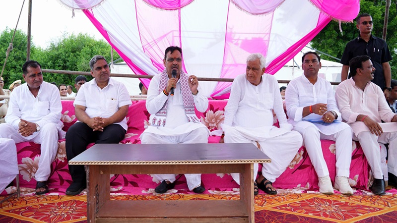Rajasthan Politics: एक मंच में नजर आए भजनलाल शर्मा और किरोड़ी लाल मीणा, क्या हैं इसके मायने ?